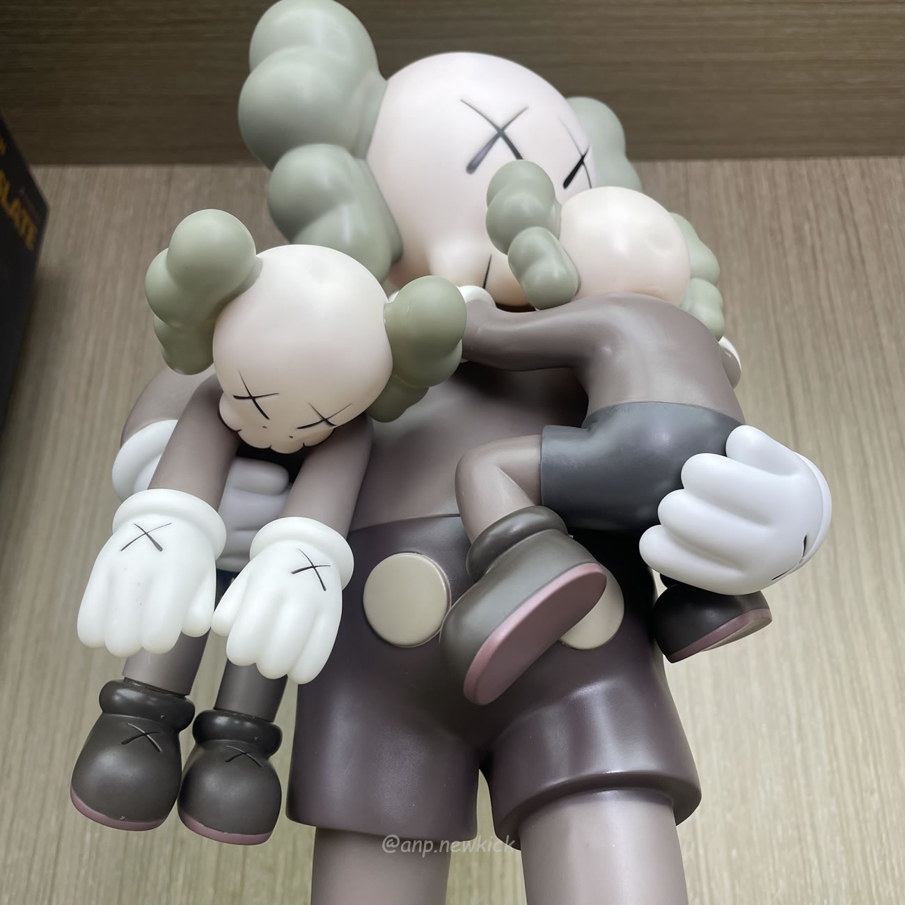 Kaws Clean Slate Figure (2) - www.newkick.vip